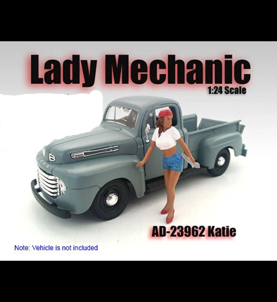 Lady Mechanic Katie Diorama Figure 1:24 Scale