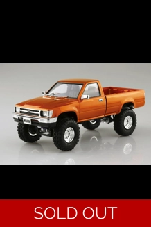 Aoshima '95 Toyota RN80 Longbed Model Kit