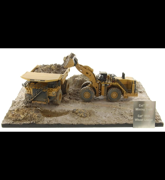 Weathered CAT 994K Loader & 797 Mining Truck 1/125 Diorama Diecast