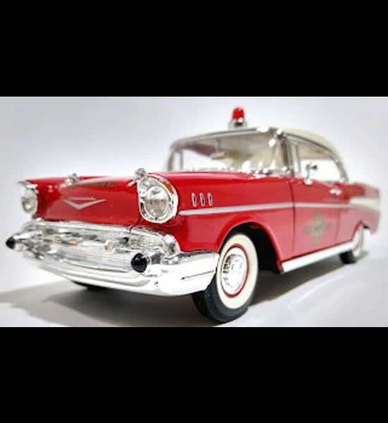 Road Legends '57 Chevy Bel Air Fire Chief 1:18