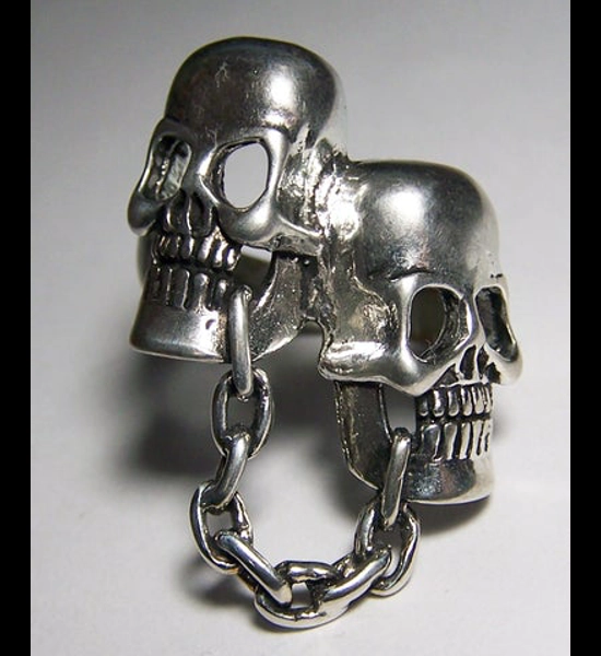Chained Together Skull Heads Ring