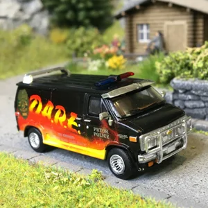 D.A.R.E. 1983 Chevrolet C20 Van 1/87 Diecast