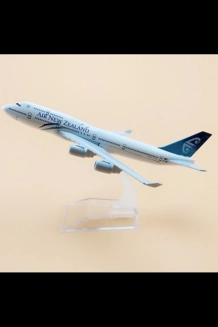 Air New Zealand Metal Alloy Die Cast Plane W/Display Stand