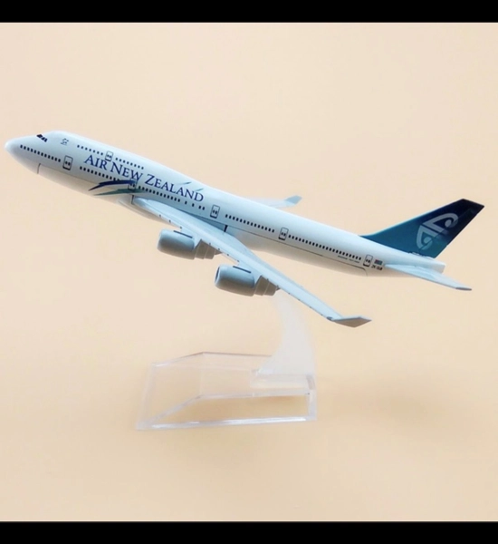 Air New Zealand Metal Alloy Die Cast Plane W/Display Stand