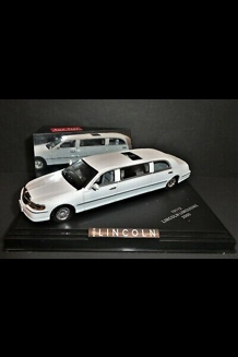 Sun Star 2000 Lincoln Limousine 1:43 Scale