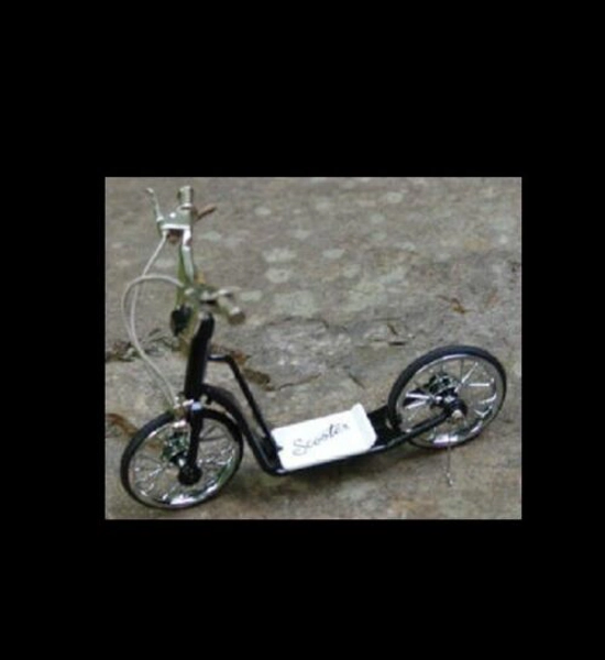 Metal Scooter 1:10 Diecast