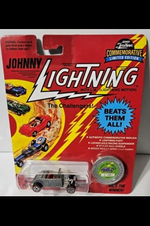 Johnny Lightning The Challengers Classic '32 Roadster