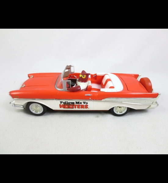 Hooters 1957 Chevy Bel Air Convertible 1:24 Scale