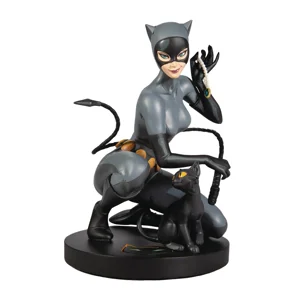 DC Designer Series Catwoman Lau Statue