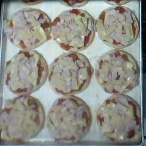 Crumpet Pizzas - Ham & Pinapple