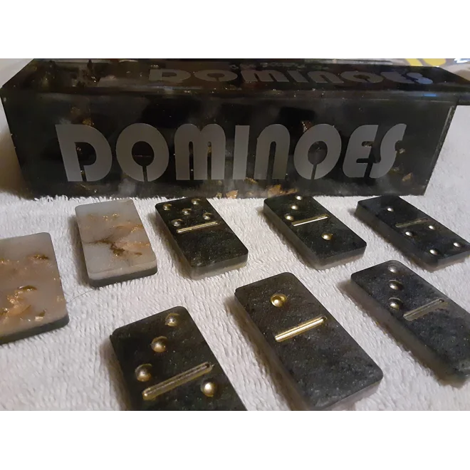 Additional Image for Dominoes with Matching Box