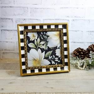 Scalloped Studio Checked Frame