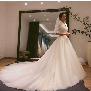 Satin Trailing Deep V -Neck Retro Hepburn Trailing Empire Wedding Dress