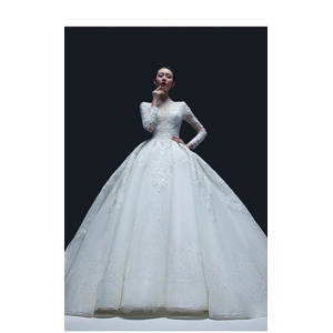 Luxury Lace Pearl V-neck Trailing Wedding Gown.