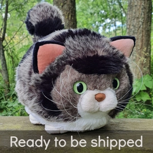 Medium striped cat - Lottie