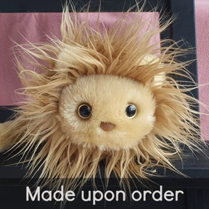 Medium tawny lion - Sparky