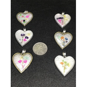 Heart framed resin with flowers and white pearl background