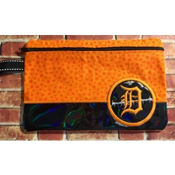 Dekalb Barbs zipper bag