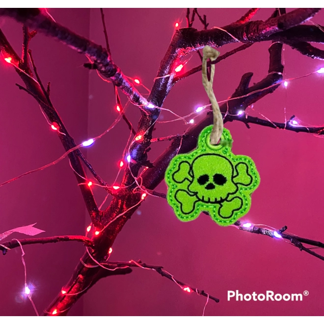 product Image for skull and cross bones ORN