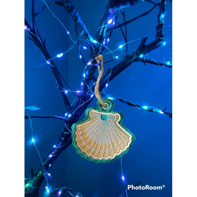 Additional Image for Clam shell ornament