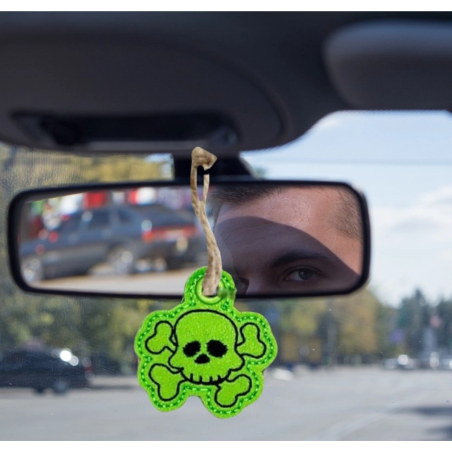 Additional Image for skull and cross bones ORN