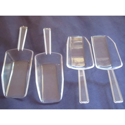 Plastic Scoops Pack of 4 title=