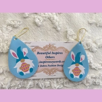 Gnome holding Easter egg light We..