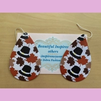 Pilgrim Hats And Fall Leaves Ligh..