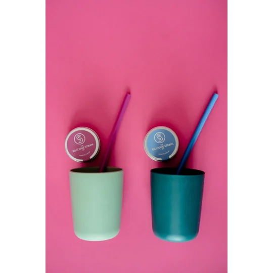 Two matching cups and straws in contrasting colours