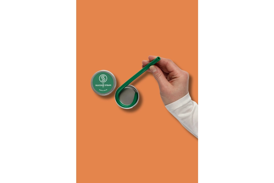 Silicone Straw in a Tin