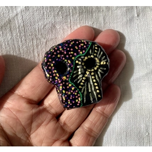 Skull brooch