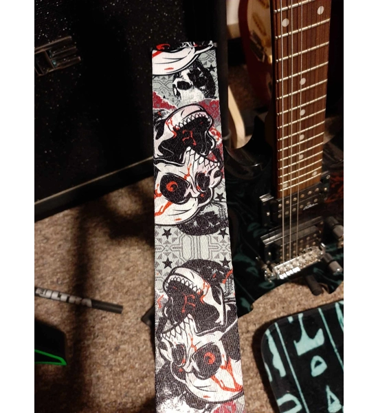 GUITAR STRAP SKULLS