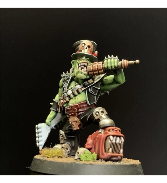 WARHAMMER CUSTOM FIGURINE GOFF ROCKER