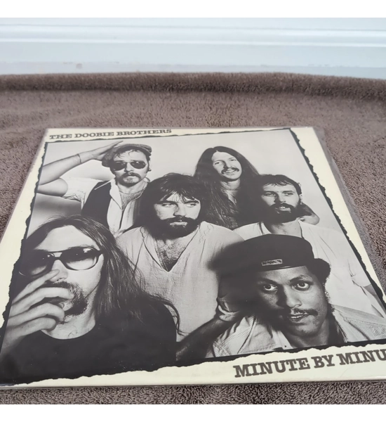 RECORD THE DOOBIE BROTHERS MINUTE BY MINUTE