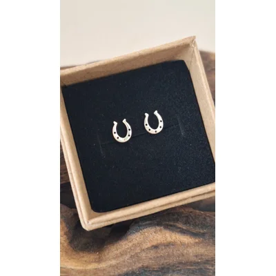 Horse shoe studs