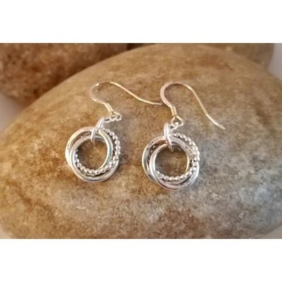 Tri-interlinked earrings Tri-interlinked earrings