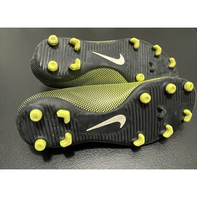 5.5Y Boys Cleat, Soccer