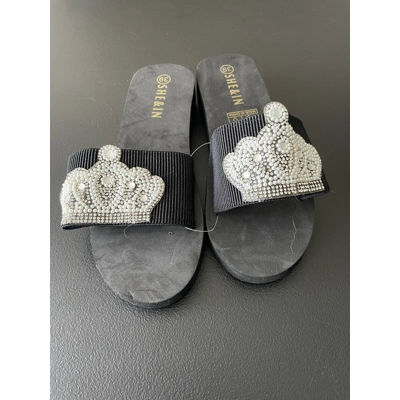 8 Womens Flip Flops, Black w/Crown
