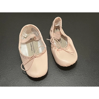 9 Girls Ballet Flats