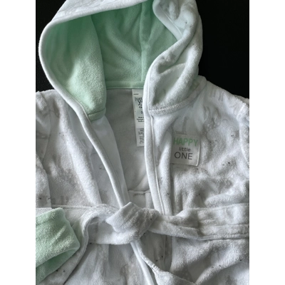 0-9m Boys Robe, White w/Gray Giraffes