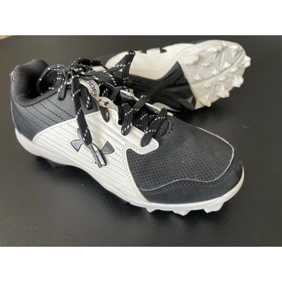 2 Youth Baseball Cleats, Black & White