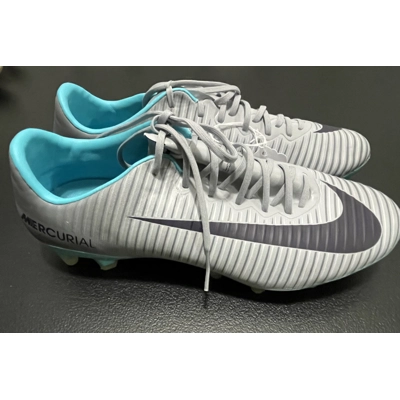 8 Women’s Cleats, Soccer