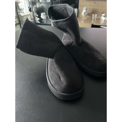 8/9 Womens Boots, Black Fleece