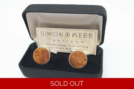 Silver plated cufflinks in amboyna burr Silver plated cufflinks in amboyna burr