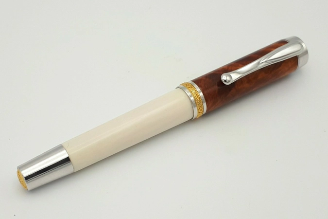 SF1 fountain pen in synthetic ivory and amboyna burr SF1 fountain pen in synthetic ivory and amboyna burr