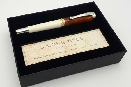 SF1 fountain pen in synthetic ivory and amboyna burr SF1 fountain pen in synthetic ivory and amboyna burr