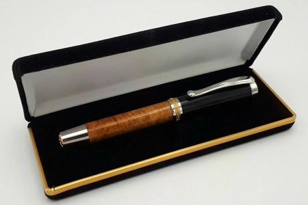 SF2 fountain pen in black mica resin and amboyna burr