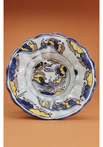 London Delftware Lobed Dish in Polychrome Blue and Yellow Late 17thc