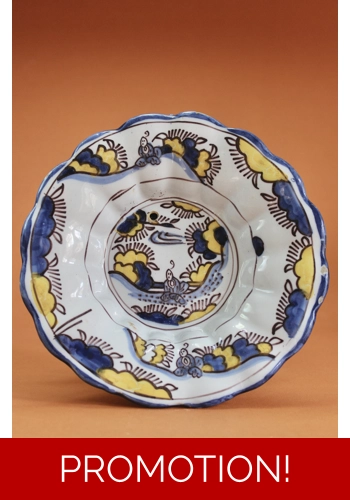 London Delftware Lobed Dish in Polychrome Blue and Yellow Late 17thc