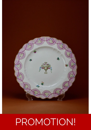Chelsea Gold Anchor Plate with Classical Urn and Pink Border 1760